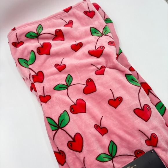 Rachel Roy Oversized Plush Throw Blanket Pink Cherry Heart 60" x 70" Soft NWT - Picture 1 of 8